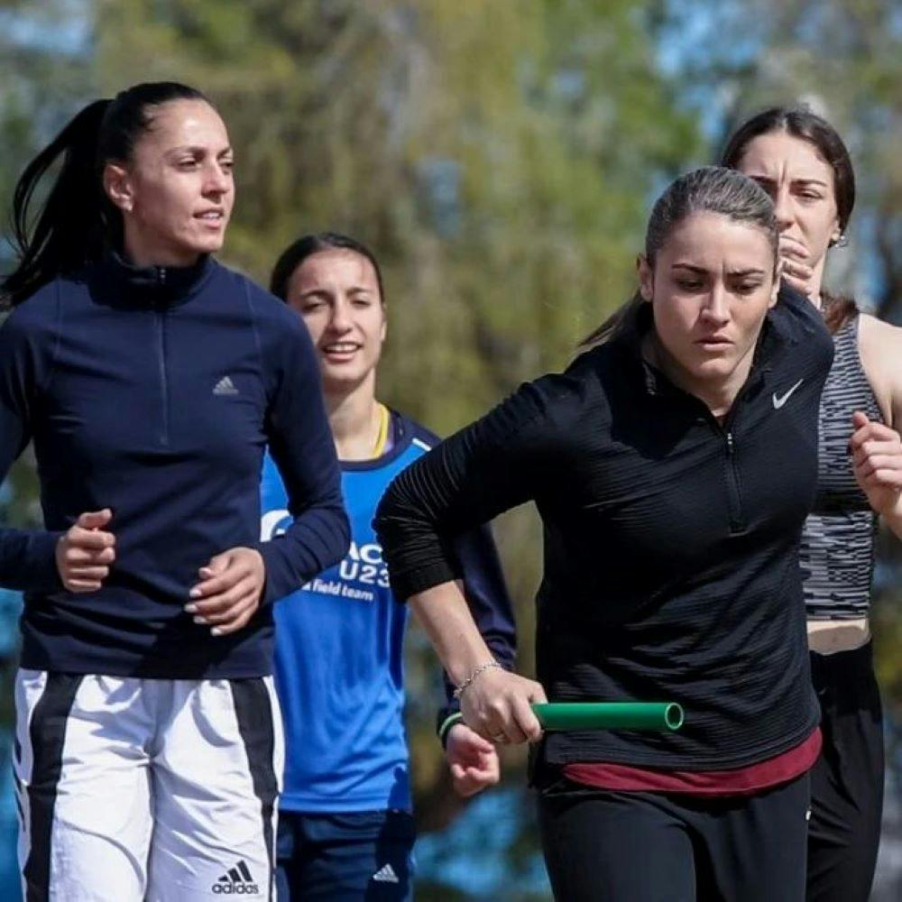 Ορεξάτα μπήκαν στο προπονητικό καμπ τα μέλη των Εθνικών μας ομάδων σκυταλοδρομίας (pics, vid) runbeat.gr